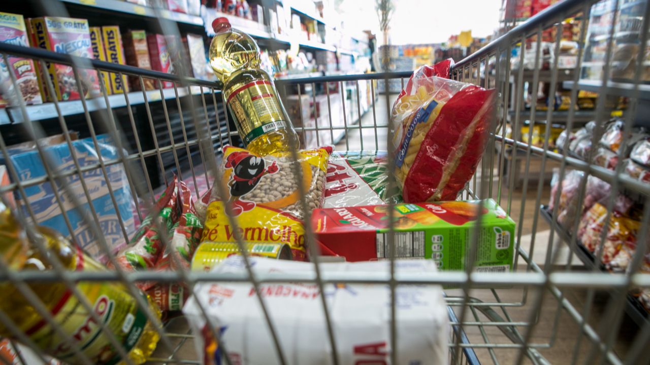 Pesquisa: 71,4% acham que preços no supermercado subiram com governo Lula